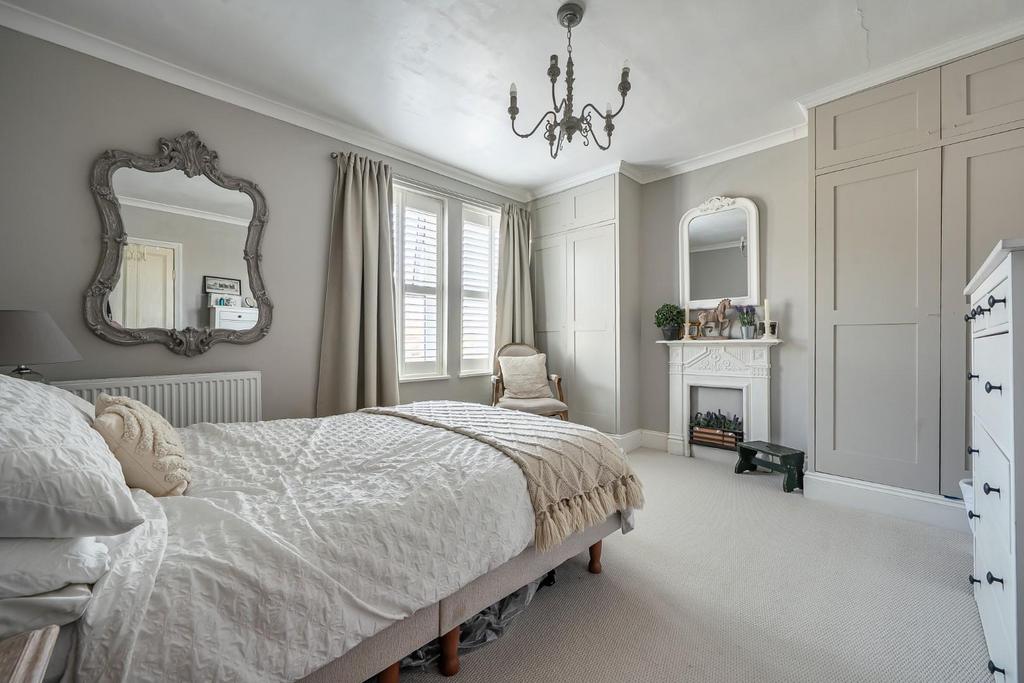 Bedroom 1.jpg