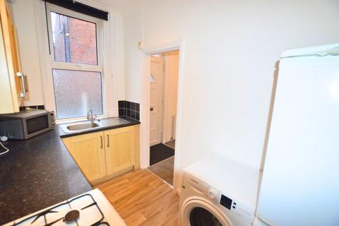2 bedroom terraced house to rent, Aberdeen Road, Leeds LS12