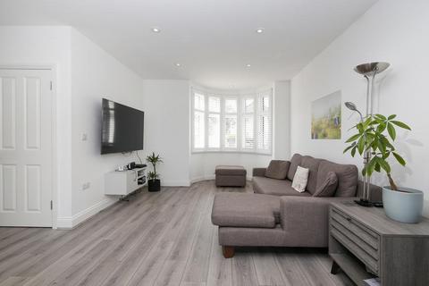 3 bedroom detached house to rent, Avery Hill, London SE9