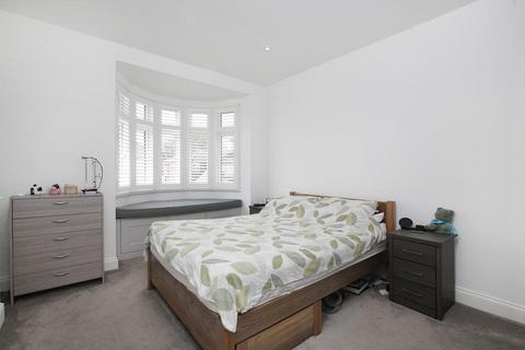 3 bedroom detached house to rent, Avery Hill, London SE9