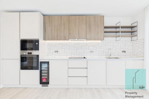 3 bedroom flat to rent, Townsend Road, London SE3