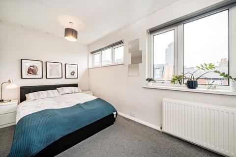 2 bedroom flat to rent, Brook Lane North, Brentford TW8