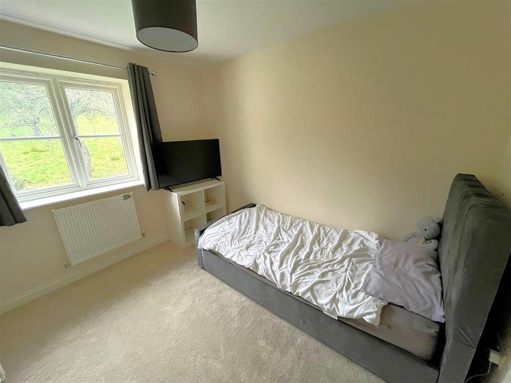 Bed2.jpg