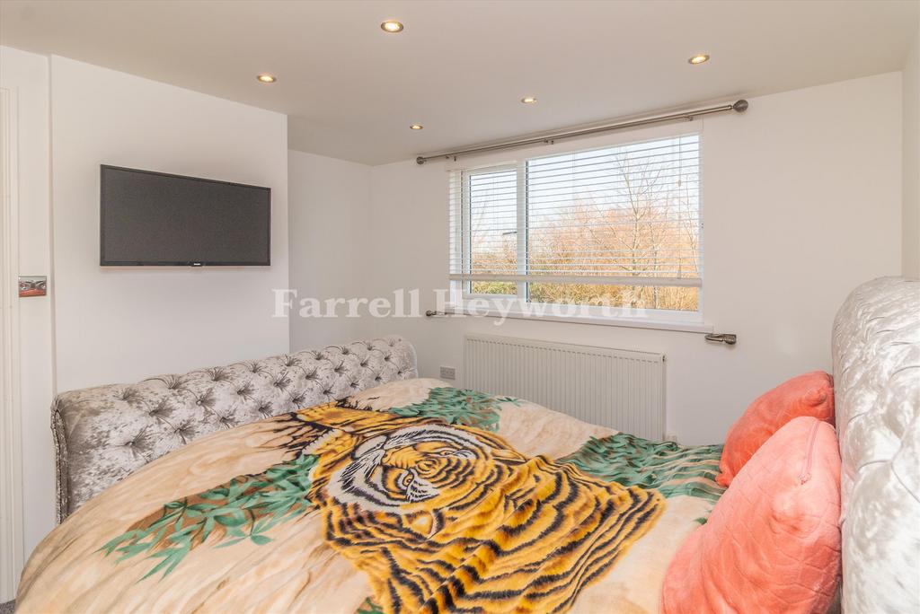Bedroom 1 image 2
