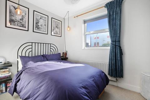 2 bedroom flat for sale, Paulet Road, London, SE5