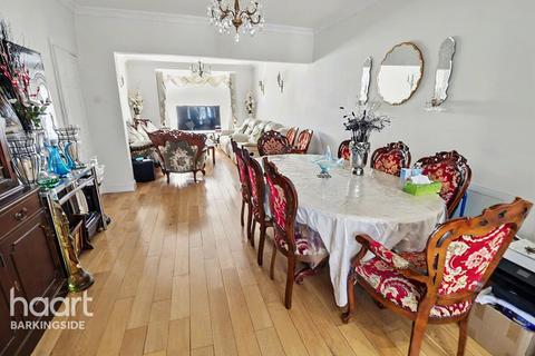 4 bedroom semi-detached house for sale, Tomswood Hill, Barkingside
