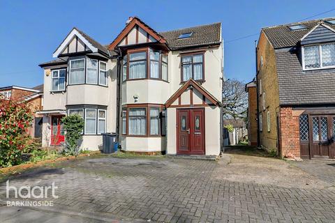 undefined, Tomswood Hill, Barkingside