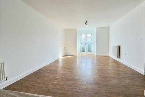 2 bedroom flat for sale, Spring Avenue, Peterborough PE7