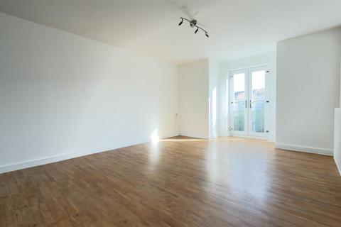 2 bedroom flat for sale, Spring Avenue, Peterborough PE7