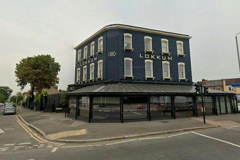 Property to rent - Woodford New Road, London, E18 2QD