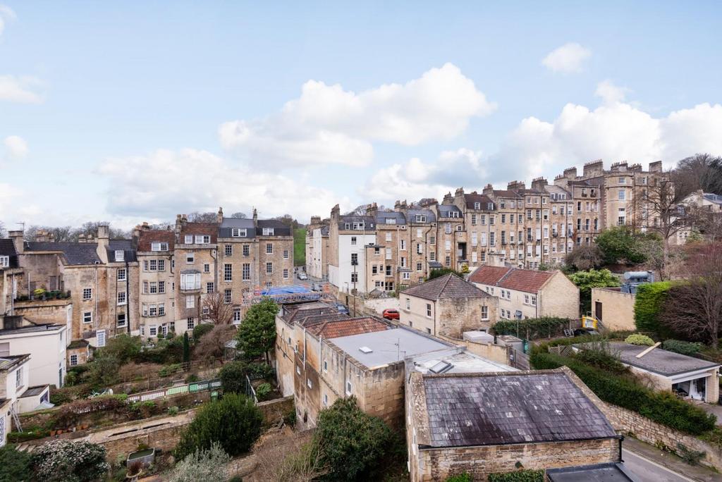 Top Floor Flat, 3 Bedford Street, Bath BA1 6 AD-15.