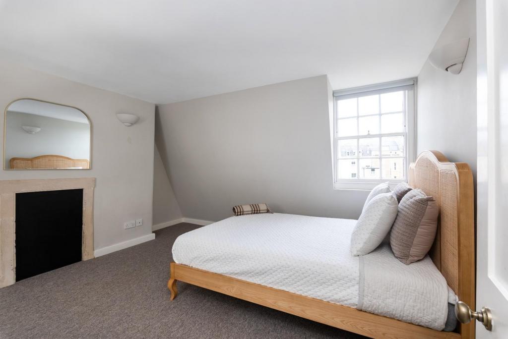 Top Floor Flat, 3 Bedford Street, Bath BA1 6 AD-11.