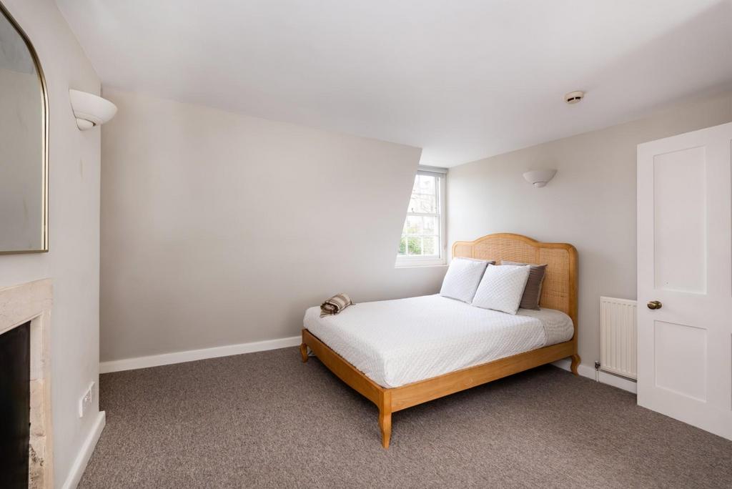 Top Floor Flat, 3 Bedford Street, Bath BA1 6 AD-12.