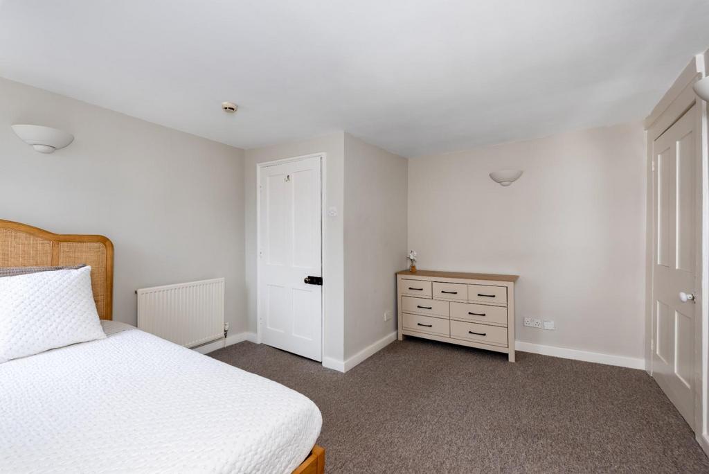 Top Floor Flat, 3 Bedford Street, Bath BA1 6 AD-13.