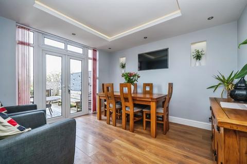 3 bedroom semi-detached house for sale, Heanor Road, Ilkeston