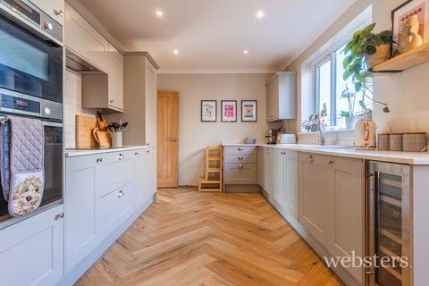 4 bedroom detached bungalow for sale, Delane Road, Norwich NR8