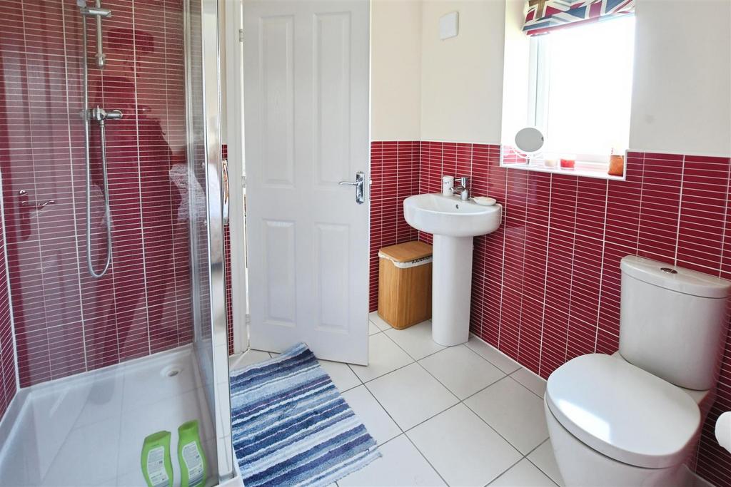 Floor 1 En suite