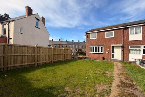 3 bedroom end of terrace house for sale, Berrywell Avenue, Penistone, S36