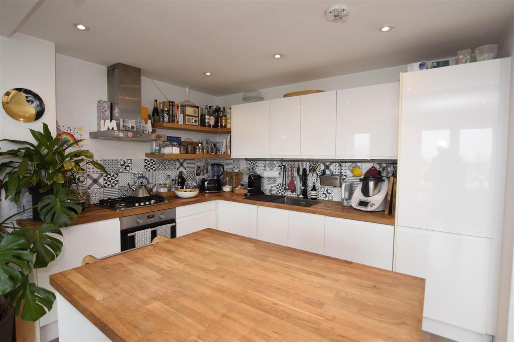Kitchen area.jpg