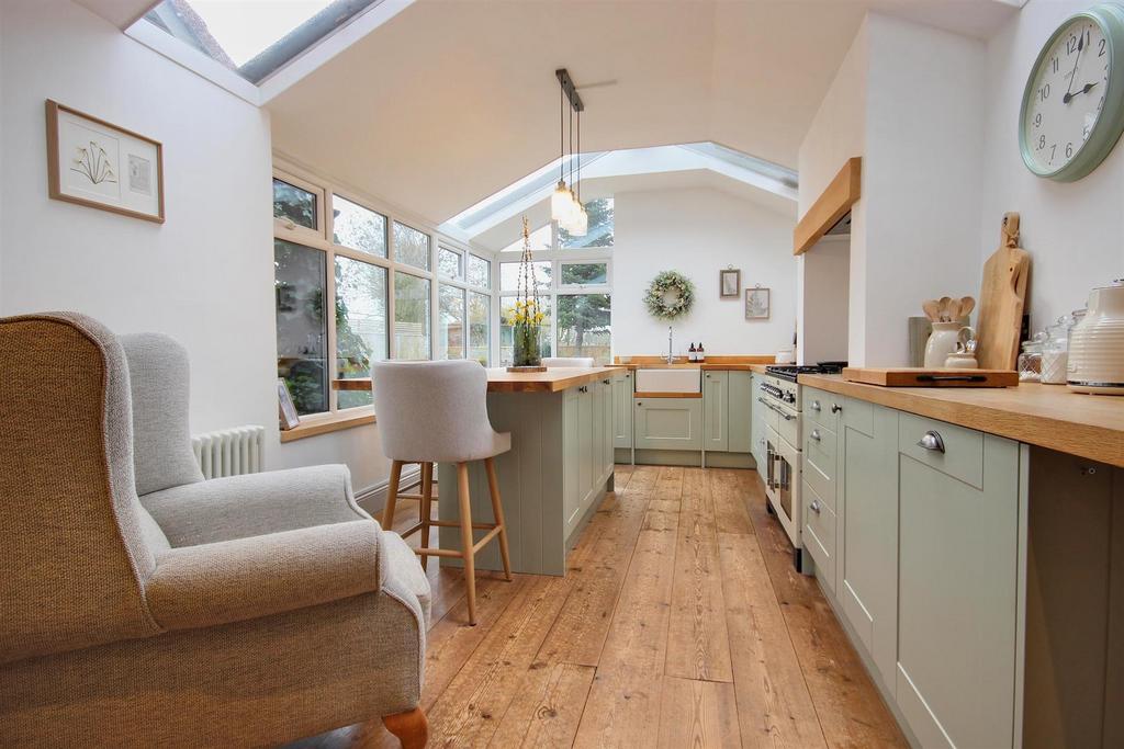 Dining kitchen