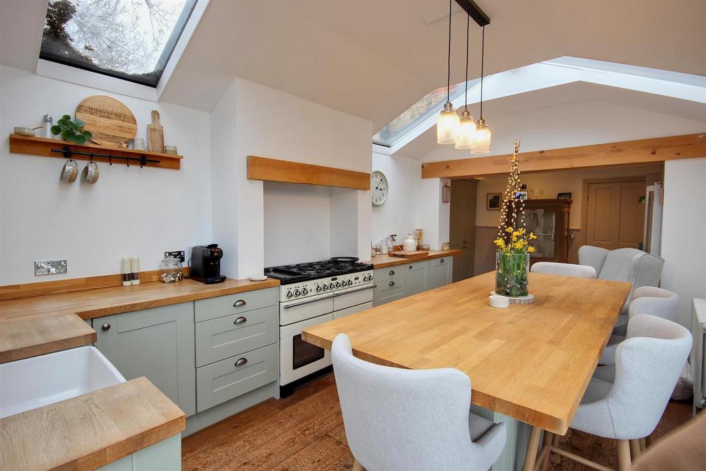 Dining kitchen