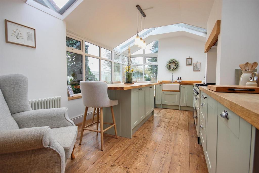 Dining kitchen