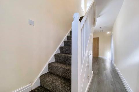 3 bedroom semi-detached house to rent, Marriott Road, Dudley DY2