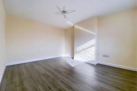 3 bedroom semi-detached house to rent, Marriott Road, Dudley DY2