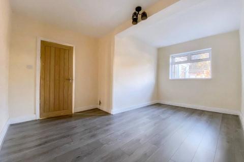 3 bedroom semi-detached house to rent, Marriott Road, Dudley DY2