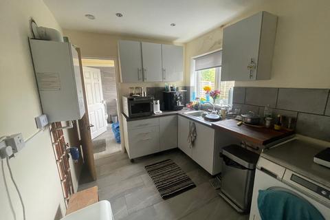 3 bedroom semi-detached house to rent, Marriott Road, Dudley DY2