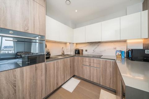 2 bedroom flat for sale, Queenshurst Square, Kingston Upon Thames KT2
