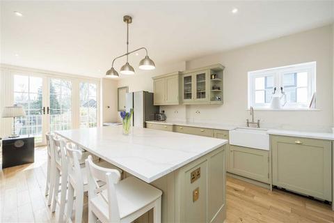 3 bedroom detached house for sale, Willow Way, Sunbury-On-Thames TW16