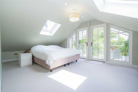 3 bedroom detached house for sale, Willow Way, Sunbury-On-Thames TW16