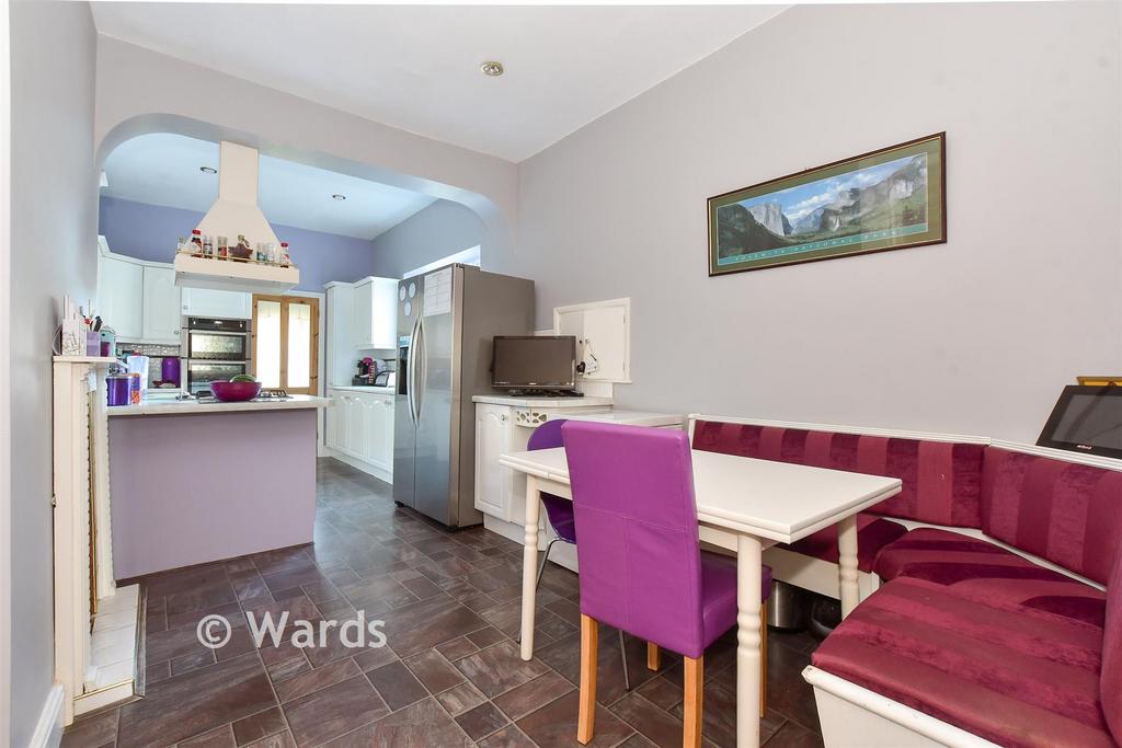 Kitchen/ Breakfast Room