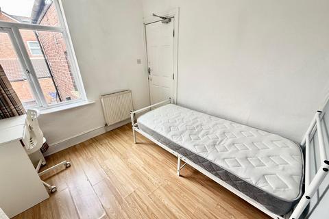 4 bedroom house share to rent, Landcross Road, MANCHESTER, M14