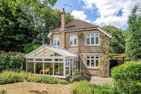 3 bedroom detached house for sale, Woodlands Road, Redhill RH1