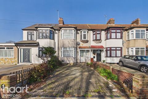 3 bedroom terraced house for sale, Crow Lane, Romford