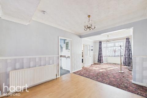 3 bedroom terraced house for sale, Crow Lane, Romford