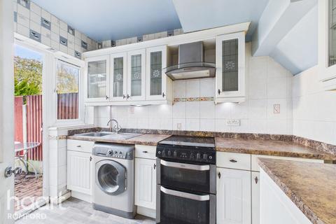 3 bedroom terraced house for sale, Crow Lane, Romford