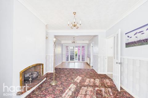 3 bedroom terraced house for sale, Crow Lane, Romford