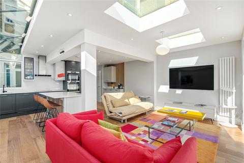 2 bedroom apartment for sale, Stormont Road, SW11