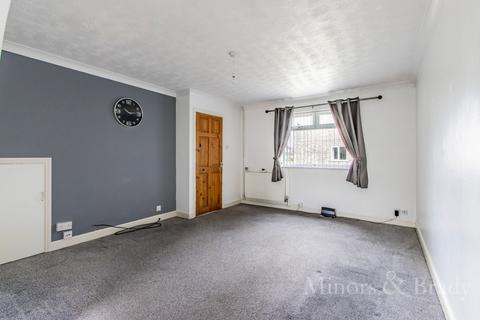 3 bedroom semi-detached house to rent, Hollow Grove Way, Lowestoft, NR33