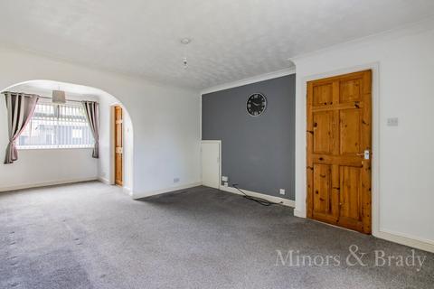 3 bedroom semi-detached house to rent, Hollow Grove Way, Lowestoft, NR33