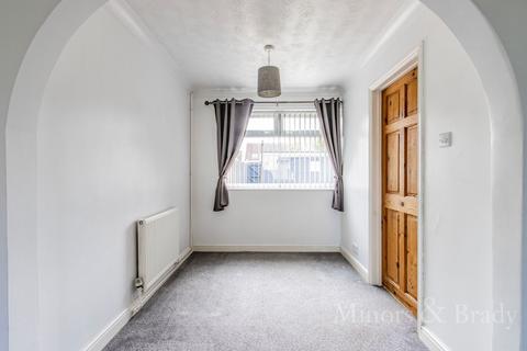 3 bedroom semi-detached house to rent, Hollow Grove Way, Lowestoft, NR33