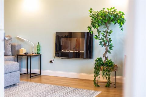 2 bedroom flat for sale, Long Oaks Court, Sketty, Swansea