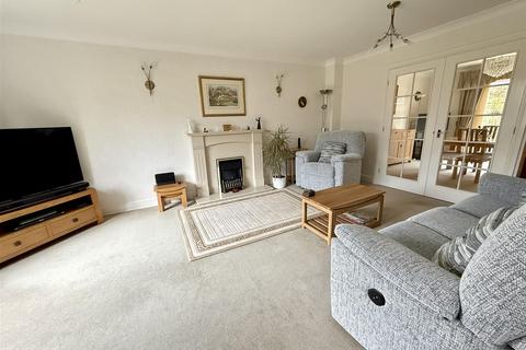 4 bedroom detached house for sale, Heol Derwen, Cross Hands, Llanelli