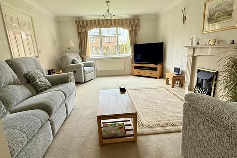 4 bedroom detached house for sale, Heol Derwen, Cross Hands, Llanelli