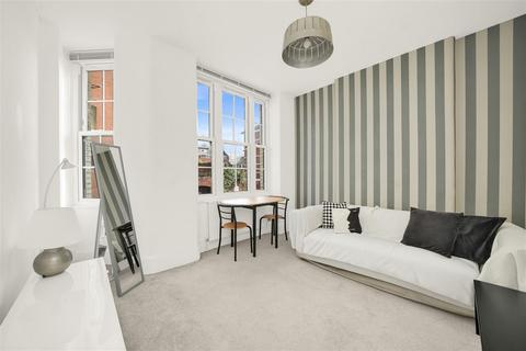 undefined, Tooley Street, London SE1