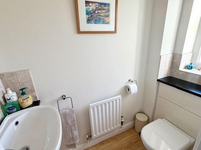 48 Clyde Cloakroom.jpg