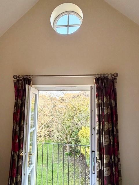 48 Clyde Juliet Balcony.jpg
